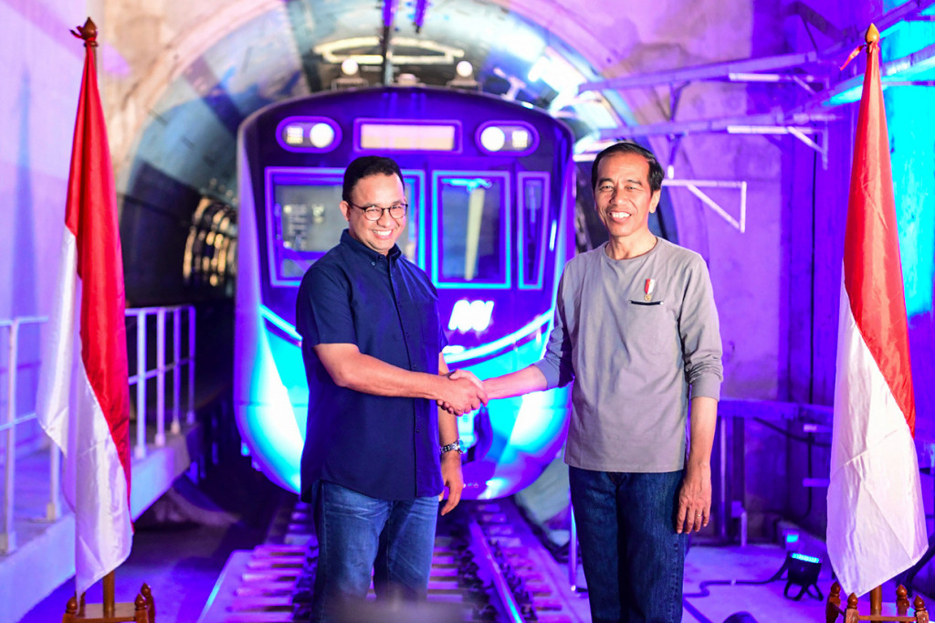Sebelum diresmikan, Jokowi kembali menaiki MRT dari Stasiun Istora Mandiri menuju Stasiun Bundaran HI. Antara Foto/Hafidz Mubarak A