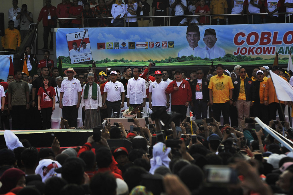 Pada kampanye yang dihadiri ribuan kader dan simpatisan sejumlah parpol pengusungnya Jokowi menyatakan pihaknya optimistis bisa memenangkan suara secara telak dalam pemilihan presiden mendatang.