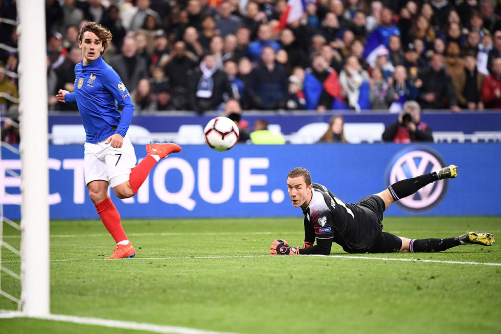 Enam menit jelang laga usai, giliran Mbappe memberikan assist kepada Griezmann untuk mengubah skor menjadi 4-0.