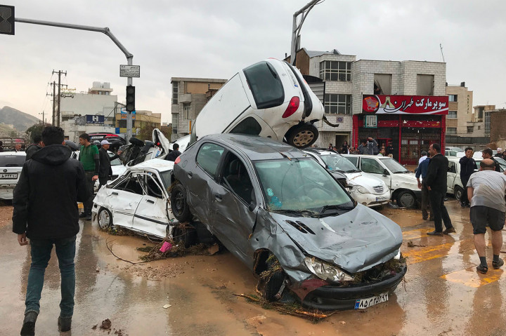 Televisi Iran mengatakan sejumlah provinsi berada dalam keadaan siaga terhadap banjir akibat hujan deras dalam beberapa hari terakhir.