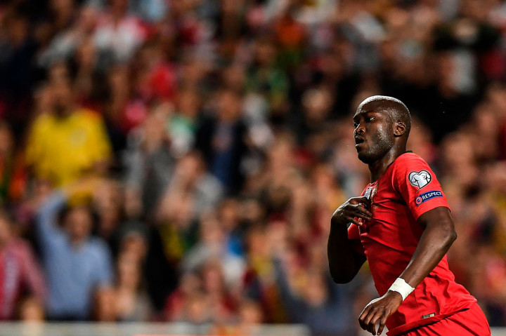 Tuan rumah akhirnya berhasil menyamakan kedudukan pada menit ke-42 lewat Danilo Pereira. Kedudukan 1-1 bertahan hingga jeda.