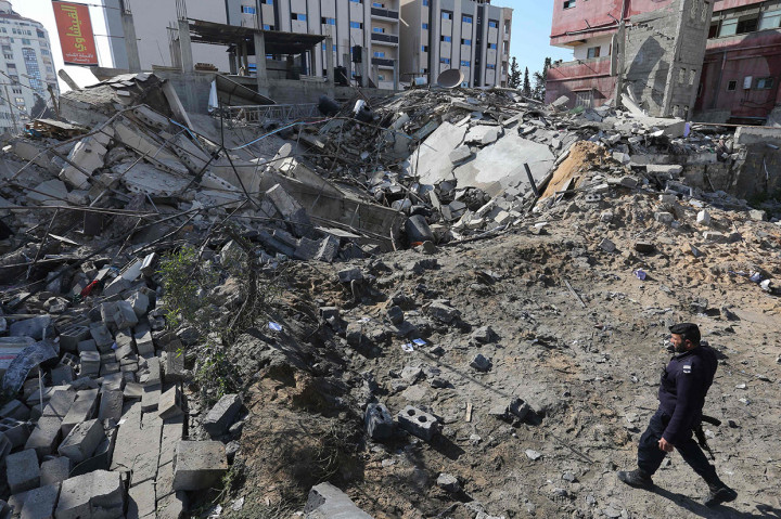 Serangan sebagai tanggapan atas serangan roket dari Palestina yang menghantam sebuah rumah di Tel Aviv, Senin, 25 Maret 2019, tersebut juga mengakibatkan kerusakan di beberapa bangunan di Kota Gaza.