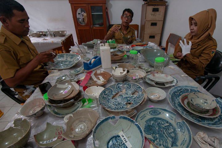 Sekitar 60 persen dari seluruh koleksi keramik peninggalan kuno di museum tersebut rusak dan pecah akibat gempa yang terjadi pada 28 September 2018 lalu. 