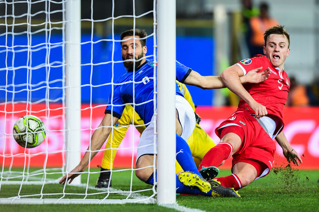 Pesta gol tuan rumah dicetak pemain pengganti Leonardo Pavoletti pada debut internasionalnya. Sepakan pertama Pavoletti berhasil diblok kiper Benjamin Buchel, namun bola muntah langsung dia sambar untuk menjadi gol keenam timnya.