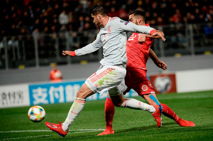 Tim tamu akhirnya berhasil memecah kebuntuan lewat sontekan kaki kiri Alvaro Morata pada menit ke-31 menyambut umpan lambung Mario Hermosso.