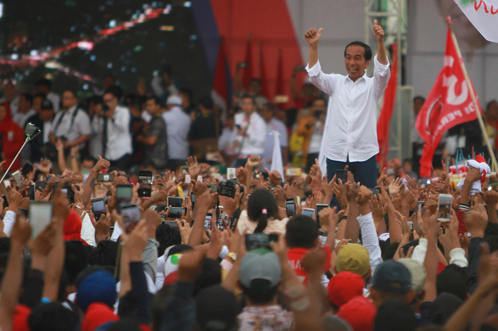 Dalam kampanye tersebut Joko Widodo menyampaikan sejumlah program unggulan dan proyek strategis yang akan dibangun di Kalsel jika terpilih lagi sebagai presiden. Salah satunya akan membangun kereta api Trans Kalimantan.