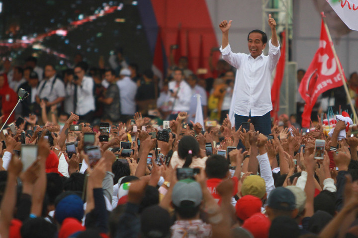 Dalam kampanye tersebut Joko Widodo menyampaikan sejumlah program unggulan dan proyek strategis yang akan dibangun di Kalsel jika terpilih lagi sebagai presiden. Salah satunya akan membangun kereta api Trans Kalimantan.