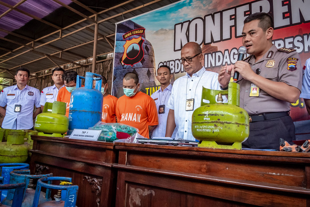 Dengan modus pengoplosan elpiji bersubsidi ke tabung gas non subsidi tersebut, para pelaku mendapat keuntungan yang lumayan besar dengan omzet penjualan mencapai Rp.100 juta per bulan dan keuntungan sekitar Rp 30 juta. 