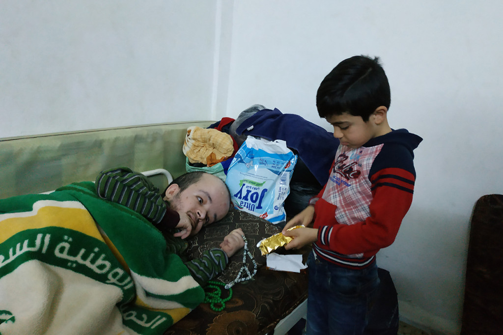 Mifteh juga mendapatkan santunan sebesar 125 dinnar Jordan atau setara Rp2,5 juta per bulan dari Kerajaan Yordania. Meski demikian, uang tersebut tidak mencukupi untuk biaya sewa rumah dan keperluan hidup sehari-hari. Keadaan itu pula yang membuat Miffeh tak sanggup membiayai perawatan adiknya yang mengidap Hydro Sepalus. 