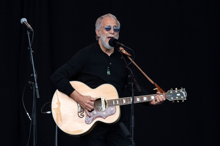 Sejumlah seniman tersohor termasuk Yusuf Islam atau Cat Stevens hadir pada acara perkabungan tersebut. Yusuf, 70, tampil membawakan sejumlah lagu, di antaranya lagu hits 'Peace Train'.