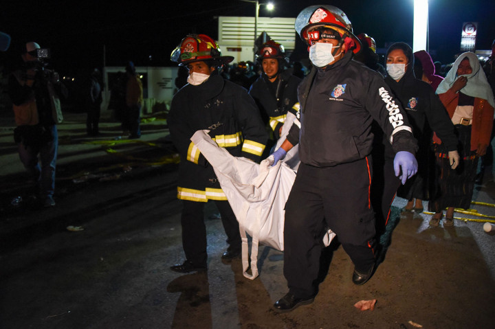 Kecelakaan itu menewaskan 18 orang, termasuk anak perempuan yang berusia delapan tahun. Sementara 19 orang dibawa ke rumah sakit karena cedera.