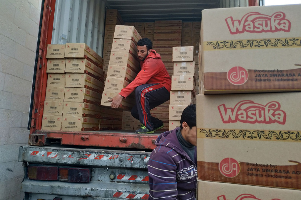 Menurutnya pembangunan pabrik tersebut juga akan memangkas biaya distribusi hingga pajak yang tinggi bagi importir. Sebab sejak Yordania mengalami perlambatan ekonomi, beban pajak dunia usaha pun menjadi lebih tinggi. 