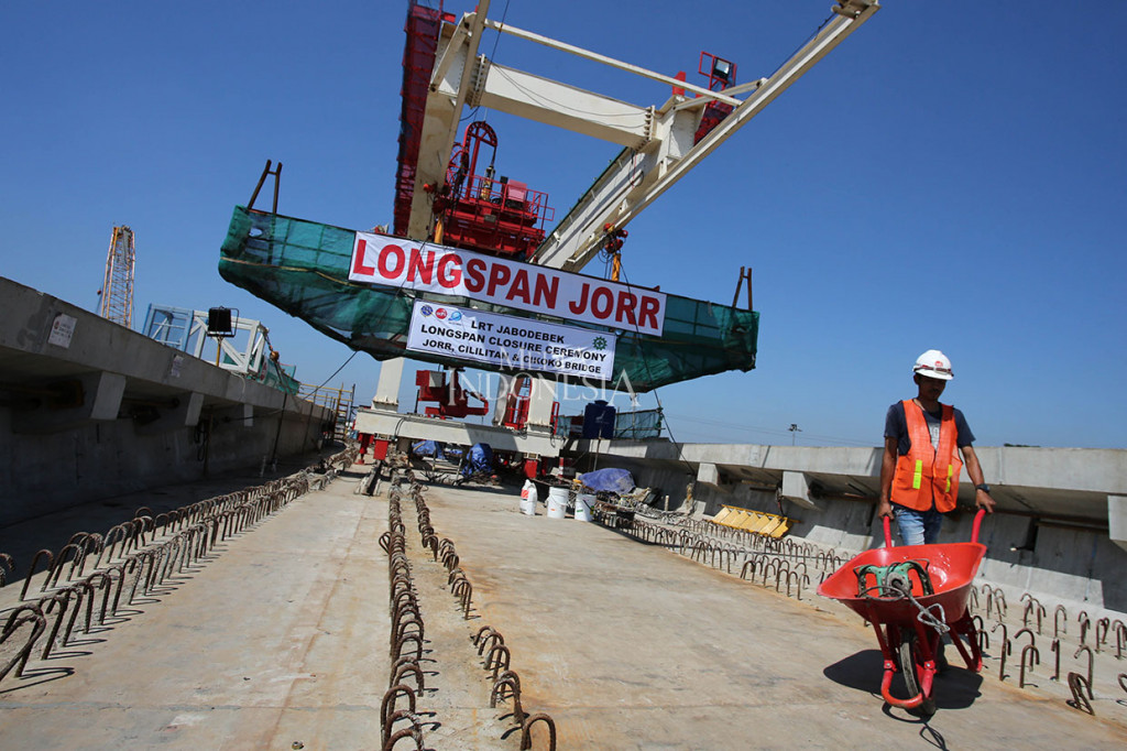 PT Adhi Karya (Persero) Tbk (ADHI) telah merampungkan pembangunan jembatan 2 longspan (bentang panjang) di lintas pelayanan 1 Cawang-Cibubur yaitu longspan JORR, longspan Cililitan, dan longspan di lintas pelayanan 2 Cawang-Kuningan-Dukuh Atas yaitu longspan Cikoko.