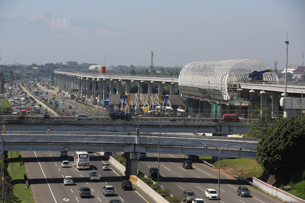 Progres pekerjaan LRT Jabodebek per 22 Maret 2019 secara keseluruhan mencapai 59.64 persen, dengan rincian progres lintas pelayanan 1 Cawang-Cibubur sebesar 79.69 persen, lintas pelayanan 2 Cawang-Kuningan-Dukuh Atas 47.95 persen, dan lintas pelayanan 3 Cawang-Bekasi Timur 53.84 persen.