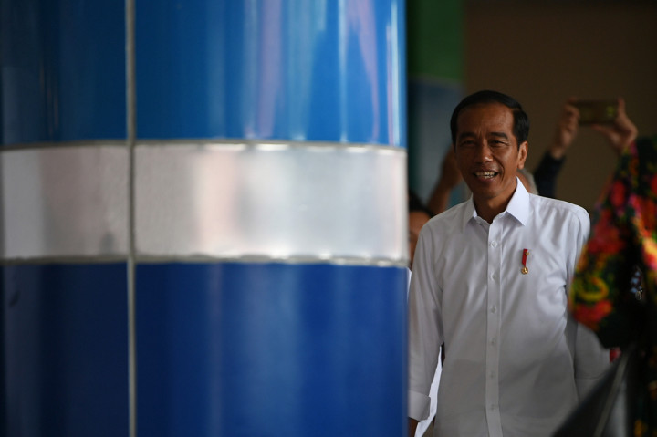 Dengan peresmian tiga Kawasan Ekonomi Khusus (KEK), Jokowi berharap bisa membuka lapangan pekerjaan sehingga angka pengangguran bisa berkurang.