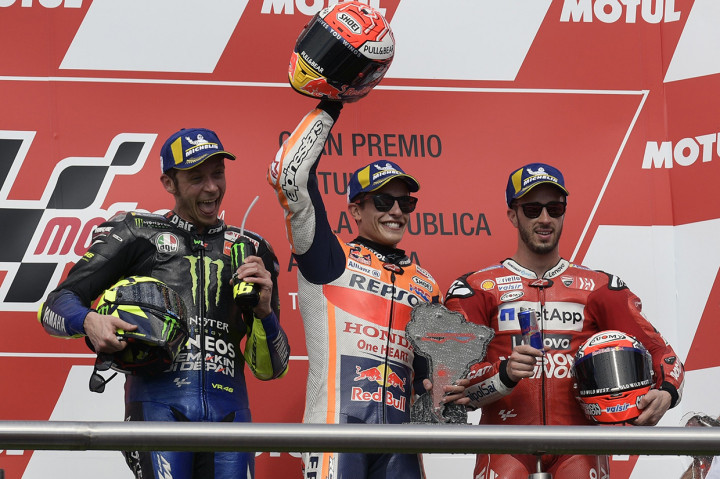 Posisi kedua ditempati pembalap Monster Energy Yamaha, Valentino Rossi, yang berhasil memenangi duel sengit kontra rider Ducati, Andrea Dovizioso.  Dovi terpaksa puas menghuni podium ketiga.