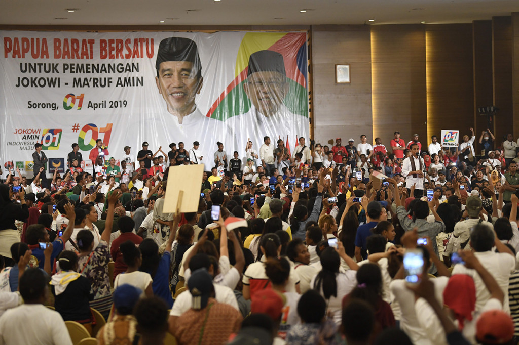 Dalam kesempatan itu, Jokowi juga memamerkan infrastruktur yang dibangun pemerintah di Papua selama empat tahun terakhir. Jokowi mmeyakini infrastuktur di Papua dan Papua Barat bisa meningkatkan perekonomian di wilayah paling timur Indonesia itu. Infrastruktur juga menurut dia bisa menciptakan keadilan.