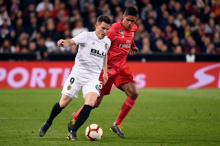 Valencia jauh lebuh unggul penguasaan bola dibanding Real Madrid di babak pertama.