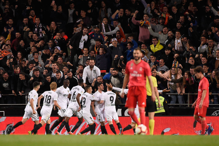 Tuan rumah berhasil memecah kebuntuan pada menit ke-35 lewat tembakan kaki kanan Goncalo Guedes setelah menerima umpan dari Carlos Soler. 