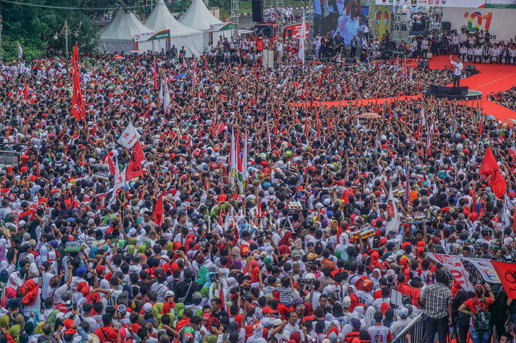 Di hadapan puluhan ribu warga dari berbagai wilayah se-Banyumas Raya, Jokowi juga menargetkan menang 80 persen di Kabupaten Banyumas pada Pemilu 17 April 2019. MI/Liliek Dharmawan