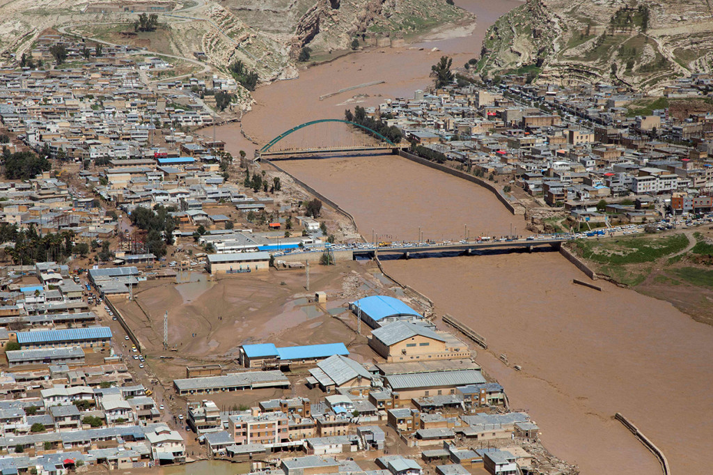 Pemerintah Iran mengatakan banjir telah merusak jalan hampir sepanjang 12.000 kilometer atau 36 persen dari seluruh jaringan jalan negara itu. Afp Photo/Tasnim News/Aziz Babanejad