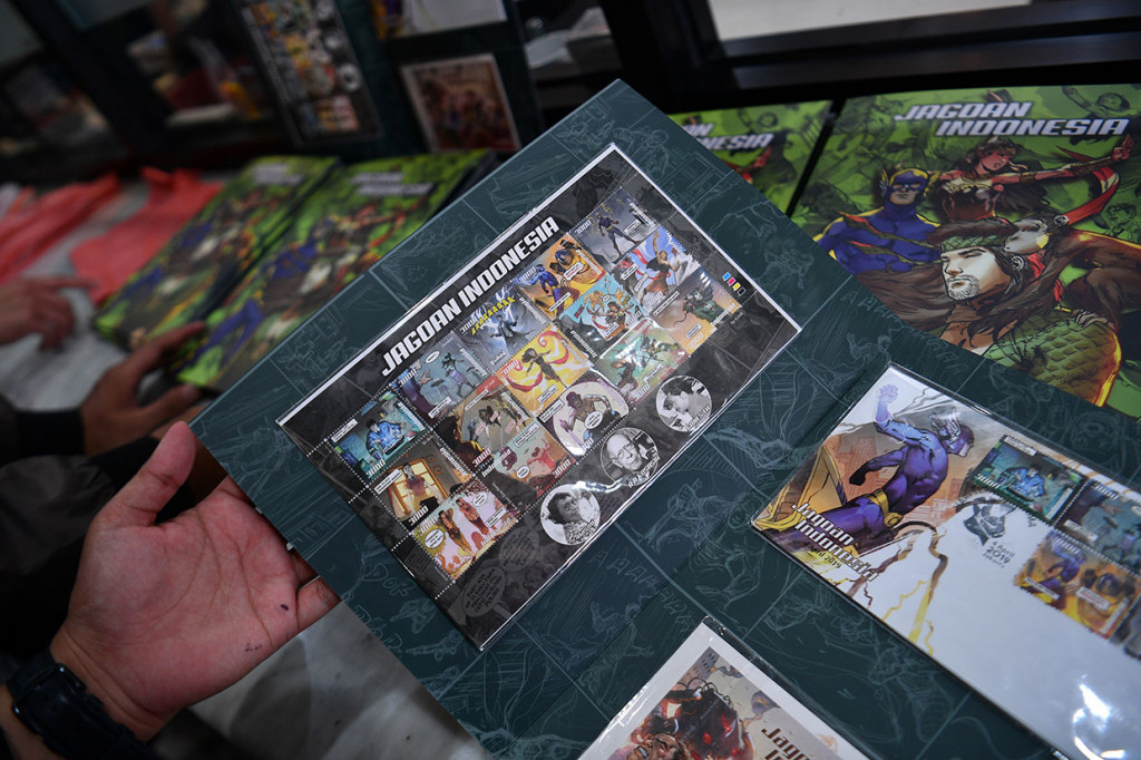 Tiga jagoan yang dirilis dalam bentuk prangko tersebut memiliki nilai sejarah tinggi dan masih sangat digandrungi masyarakat Indonesia. Sri Asih adalah tokoh komik pahlawan wanita pertama karya RA Kosasih yang menjadi tonggak sejarah komik Indonesia pada 1954. Kemudian, Si Buta dari Gua Hantu adalah tokoh komik populer yang lahir bertepatan dengan ulang tahun RA Kosasih. Sedangkan Gundala Putra Petir yang lahir dari Komikus Harya Suraminata atau Hasmi, merupakan ikon komik populer sejak dirilis 1982 hingga kini, dan akan diangkat ke layar lebar oleh sutradara Joko Anwar.