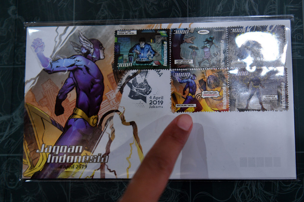 Prangko yang dirilis terdiri dari beberapa versi yakni souvenir sheet berisikan tiga prangko bernominal Rp10.000, versi standar masing-masing nominal Rp3.000, serta sampul hari pertama (SHP) yang dilepas secara terbatas. 