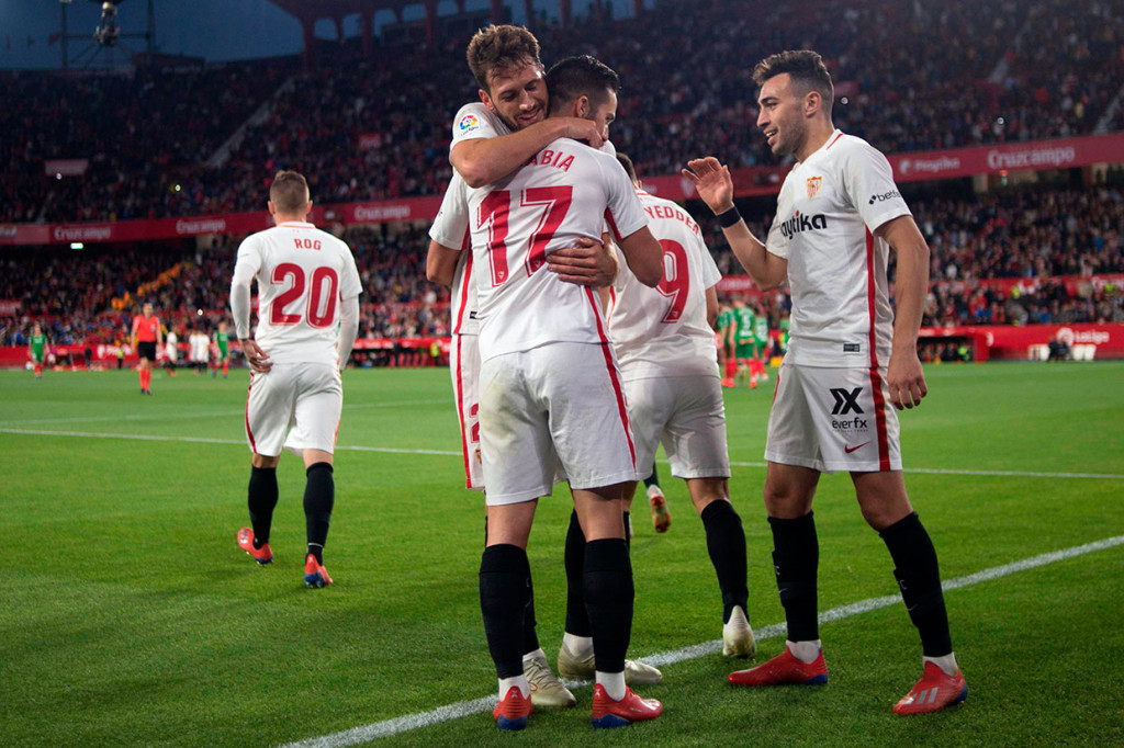 Dengan kemenangan tersebut Sevilla naik ke peringkat enam klasemen sementara dengan 7 poin, sama dengan peringkat lima Valencia yang mengalahkan Real Madrid, 24 jam sebelumnya. 