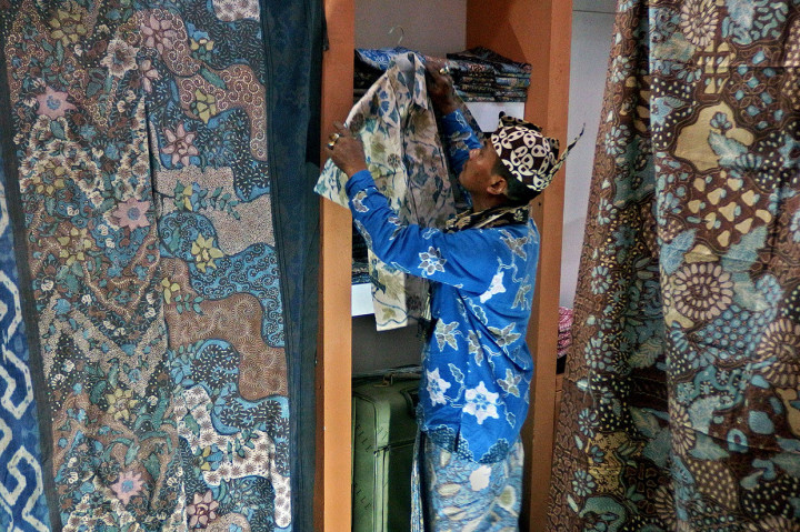 Pameran tersebut menampilkan beragam produk industri kreatif UMKM dari berbagai provinsi dan kabupaten/kota serta mitra binaan perusahaan BUMN.