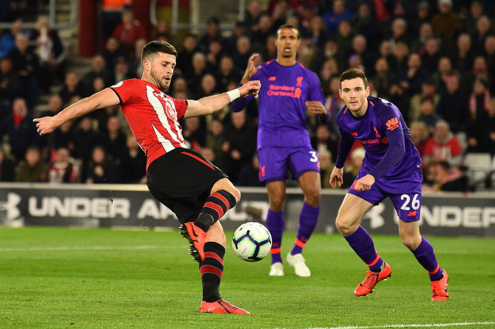 Terus menyerang, Liverpool dikejutkan dengan gol Shane Long pada menit kesembilan.