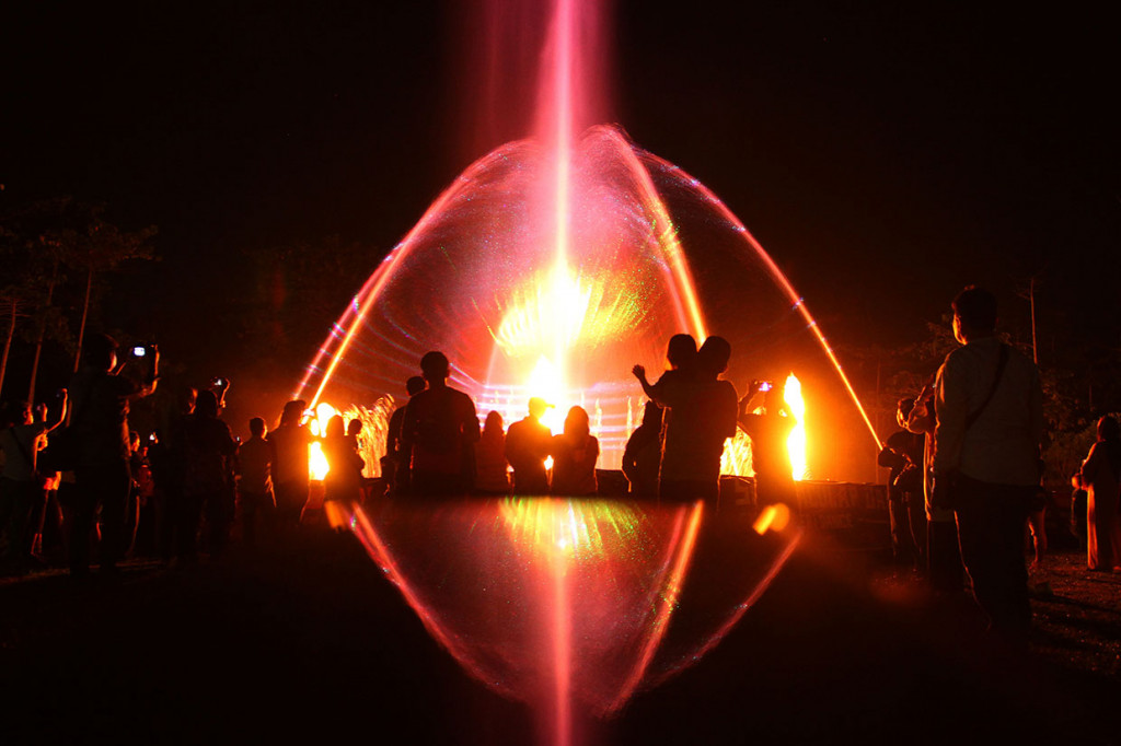 Festival of Light 2019 yang baru pertama kali diadakan di Kota Pekanbaru ini berlangsung hingga 5 Mei mendatang.