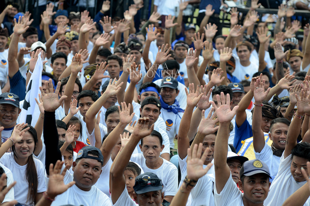 Massa yang hadir dalam kampanye akbar di Lapangan Wikrama Mandala, Karangasem, Bali.