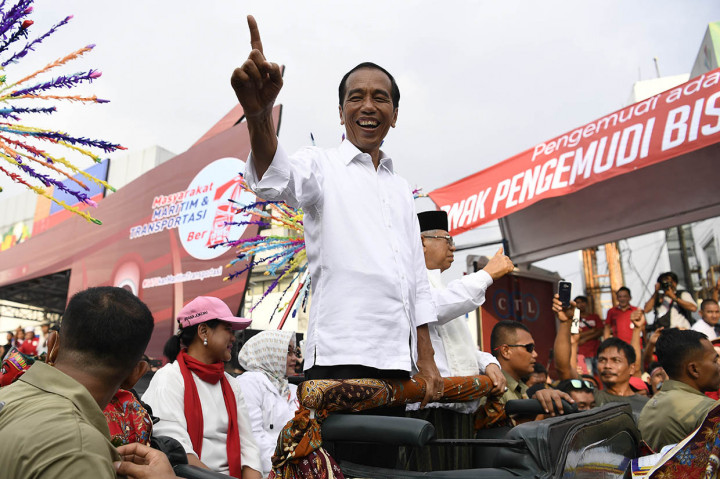 Dalam kampanye kali ini, Jokowi-Ma’ruf mengikuti Karnaval Indonesia Satu bersama warga Tangerang Banten Karnaval Indonesia Satu dipusatkan di alun-alun Kota Tangerang tepatnya di sepanjang Jalan Ahmad Yani, Tangerang, Banten. Antara Foto/Puspa Perwitasari
