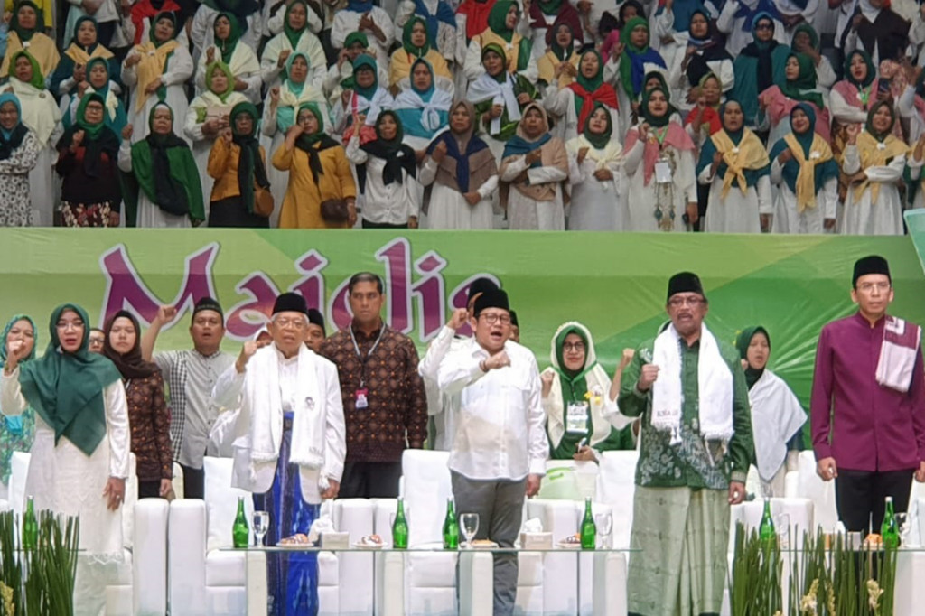 Dalam acara itu, Kiai Ma'ruf didampingi Mantan Gubernur NTB Muhammad Zainul Majdi atau yang lebih dikenal Tuan Guru Bajang (TGB). Hadir pula Ketua Umum Partai Kebangkitan Bangsa (PKB), Muhaimin Iskandar (Cak Imim), Dewan Pengarah TKN Diaz Hendropriyono, dan juga Mustasyar PBNU, KH. Manarul Hidayat. 