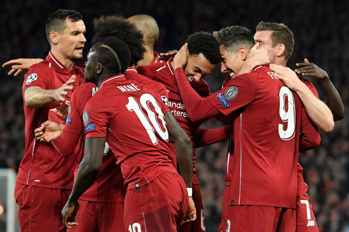 Pada menit ke-26 tuan rumah akhirnya berhasil menggandakan keunggulan lewat sontekan kaki kanan Firmino menyambut umpan silang Trent Alexander-Arnold. Gol tersebut disambut suka-cita rekan-rekan setimnya. Skor 2-0 bertahan hingga jeda.