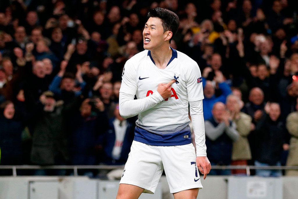 Son Heung-Min meluapkan kegembiraannya usai membawa Spurs unggul 1-0.