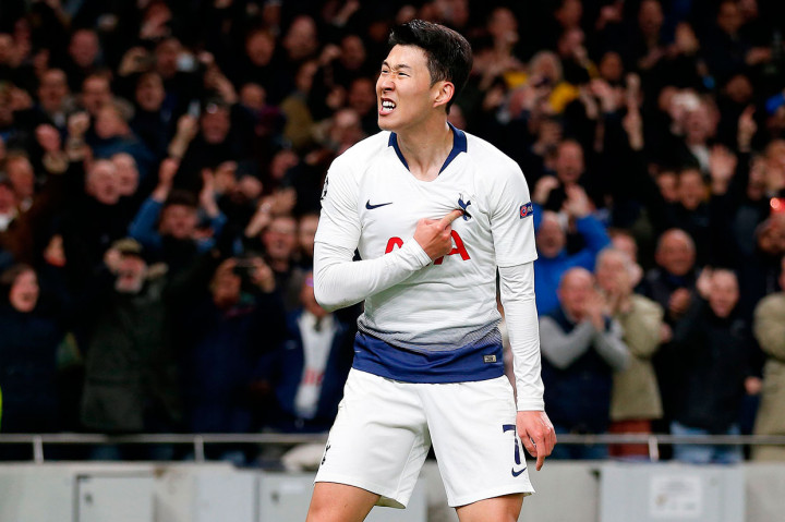 Son Heung-Min meluapkan kegembiraannya usai membawa Spurs unggul 1-0.
