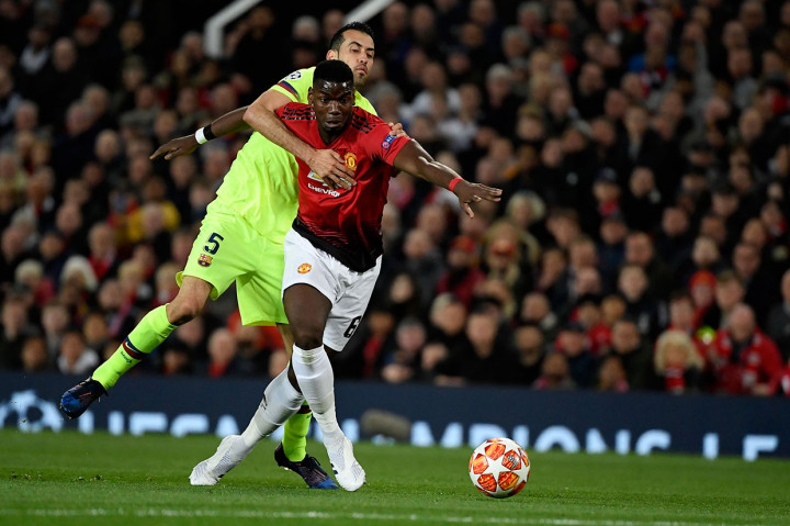 MU merespon gol tersebut dengan mengintensifkan serangan. Namun kedisiplinan pemain belakang Barca menyulitkan para pemain tuan rumah untuk mencetak gol.