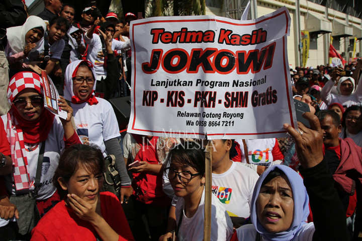 Simpatisan dan pedukung Calon presiden nomor urut 01 Joko Widodo hadir dalam kampanye terbuka di Hotel Bumi Wiyata, Depok, Jawa Barat.