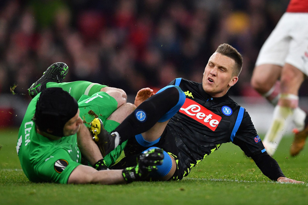 Di awal babak pertama tim tamu beberapa kali merepotkan pertahanan Arsenal. 