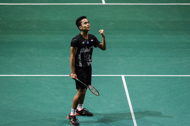 Pebulu tangkis tunggal putra Indonesia Anthony Sinisuka Ginting meluapkan kegembiraannya usai memastikan diri melangkah ke semifinal Singapura Open 2019, Jumat, 12 April 2019.