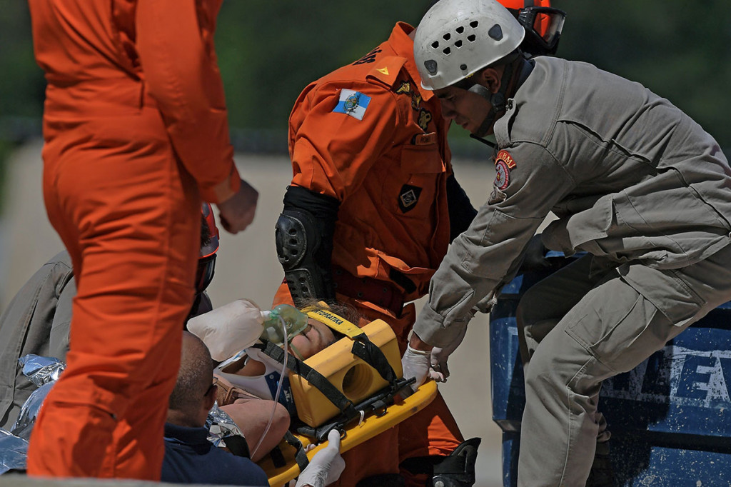 Korban luka-luka akibat bangunan runtuh di Muzema favela - tempat di mana banyak warga mendirikan bangunan murah tanpa izin - tercatat sebanyak tujuh orang. 