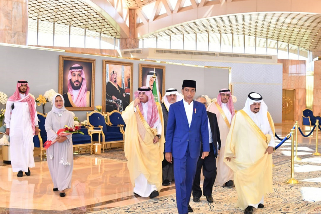 Setelah bertemu dengan Raja Salman, pada petang hari nanti, Presiden akan bertemu dengan Putra Mahkota Muhammad bin Salman.