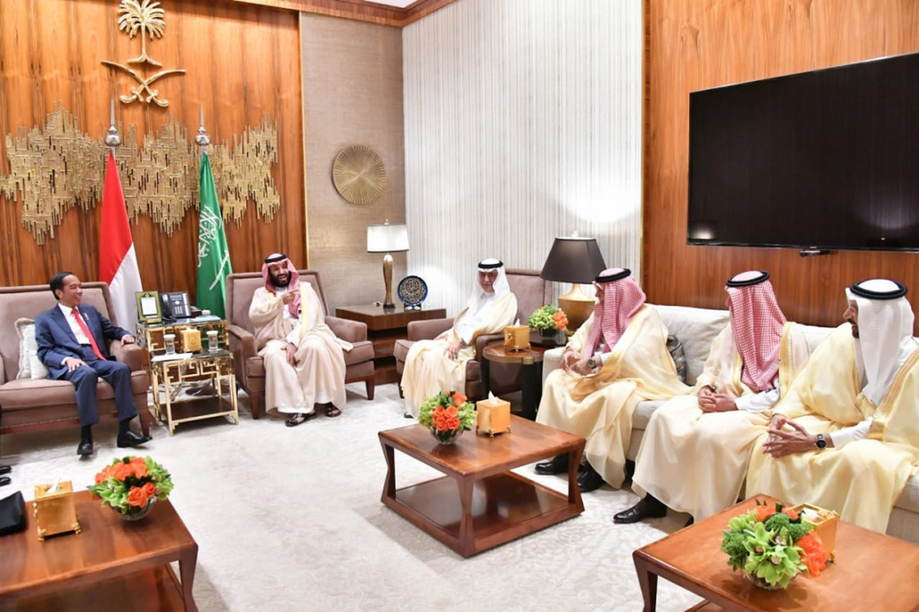 Selain melakukan pertemuan bilateral, Putra Mahkota juga menjamu Presiden dalam santap malam bersama.