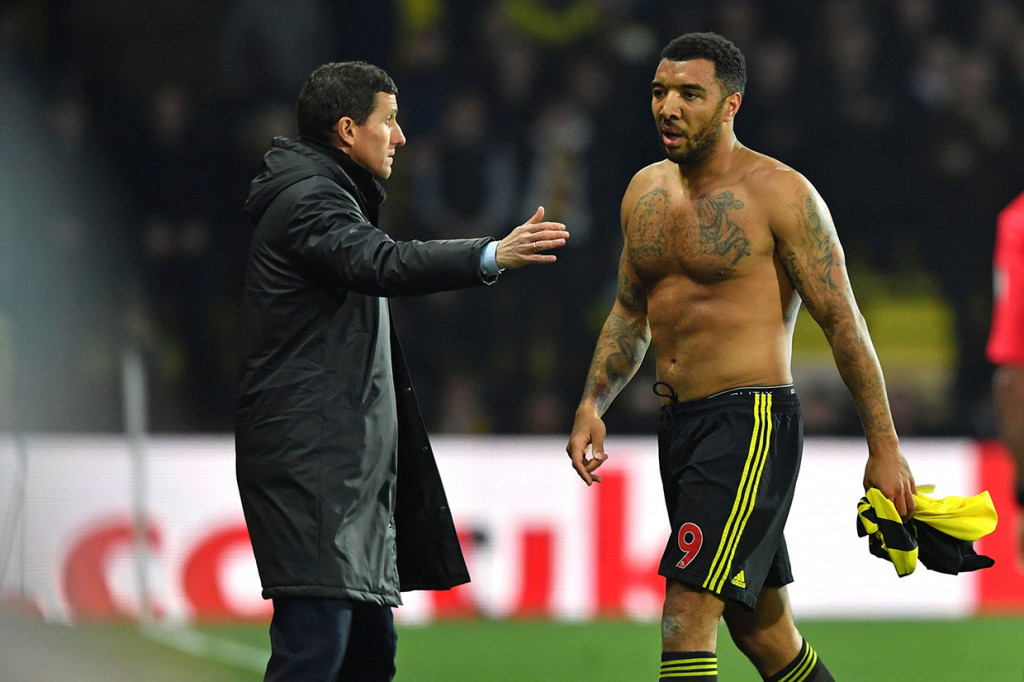 Semenit kemudian Watford harus bermain dengan 10 orang setelah Troy Deeney dikartu merah wasit akibat menyikut Granit Xhaka.