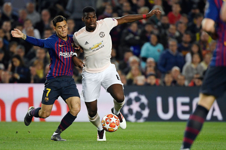 Tuan rumah beberapa kali mendapat tekanan dari pemain-pemain MU di menit-menit awal pertandingan.