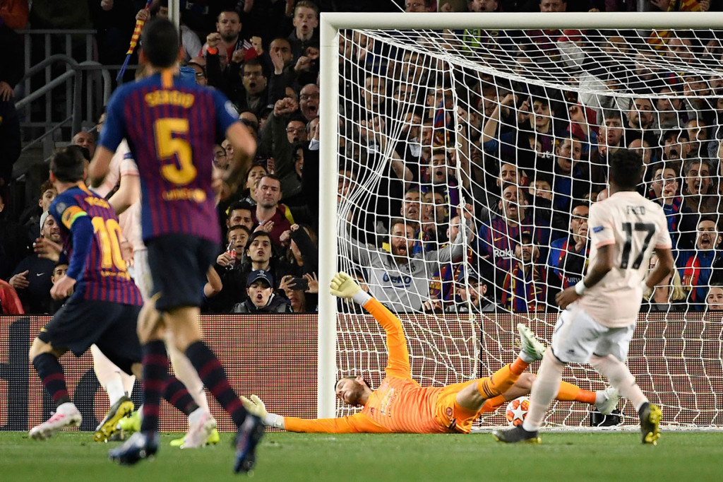 Barca akhirnya berhasil membuka keunggulan lewat tembakan melengkung kaki kiri Lionel Messi pada menit ke-16.