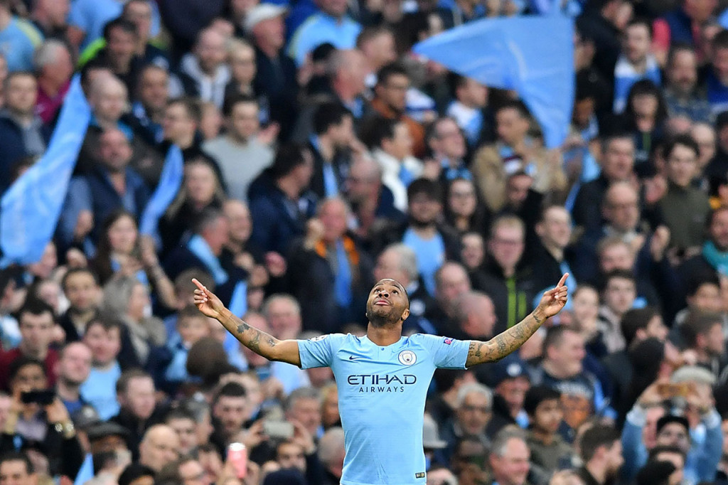 Mengejar devisit 0-1, para pemain Manchester City langsung keluar menyerang saat laga dimulai. Tuan rumah akhirnya berhasil unggul cepat lewat tembakan melengkung Raheem Sterling pada menit ke-4.