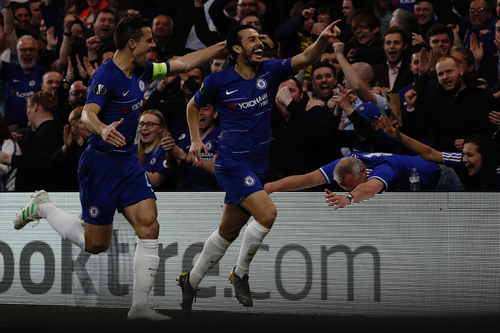 Empat menit berselang Chelsea menggandakan keunggulan lewat gol bunuh diri Simon Deli. Gol berawal dari tembakan Pedro yang mengenai mistar dan membentur kepala Deli sebelum masuk ke gawang sendiri.