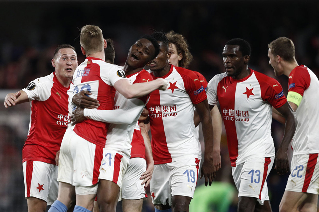 Menit ke-54 Slavia kembali mencetak gol lewat gol kedua Sevcik. Lagi-lagi tembakan kerasnya dari luar kotak penalti gagal diantisipasi Arizabagala.